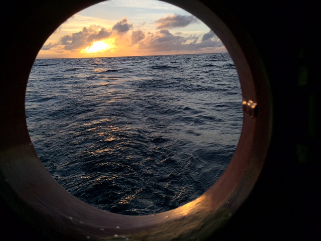 En ny dag gryr, 4:e dygnet till havs. Den 8 okt kl 08 seglar Nerthus in till Savusavu/ Fiji/ och tar en boj vid Copra Shed Marina