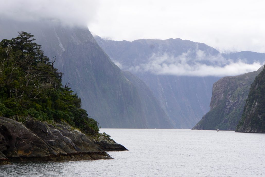 Inloppet till Milford Sound, som James Cook missade då han seglade norrut förbi det som i dag kallas Fjordlands.